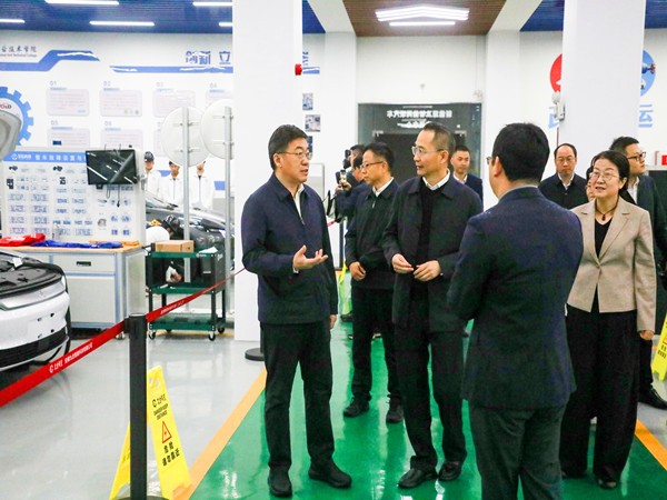 市委书记朱浩东来我集团学院调研